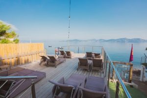 Vue sur la mer Méditerranée depuis le rooftop du Solarium Hyères